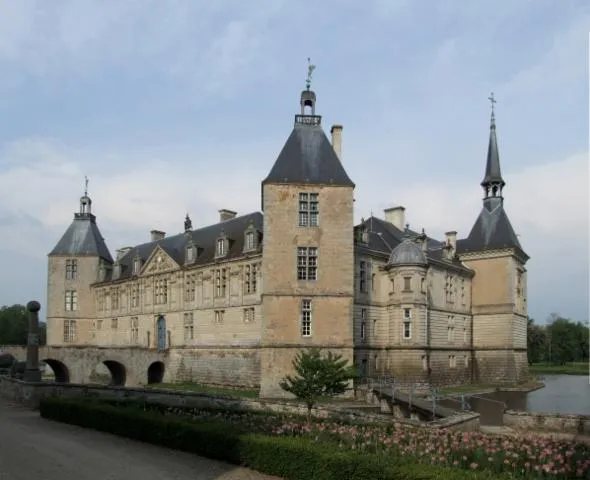 Image qui illustre: Château De Sully
