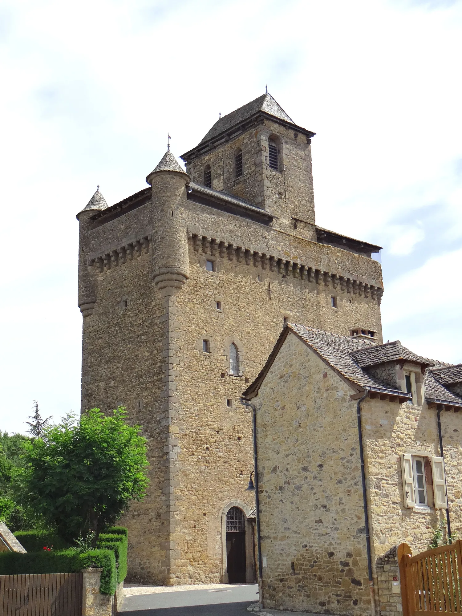 Image qui illustre: Eglise Fortifiée d'Inières à Sainte-Radegonde - 1