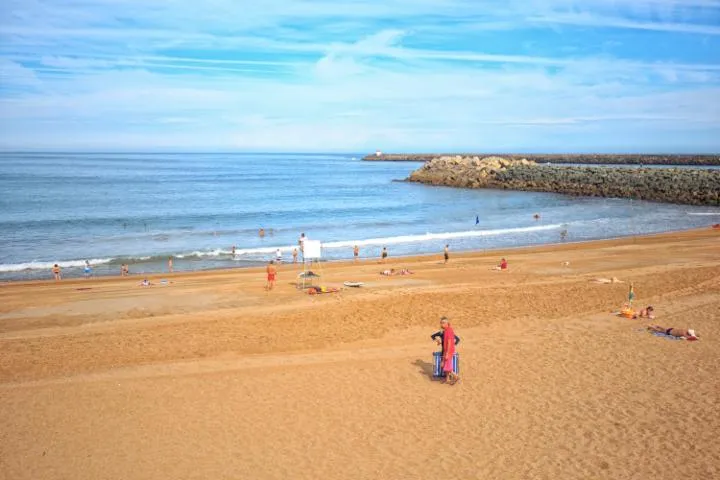 Image qui illustre: Plage De La Barre