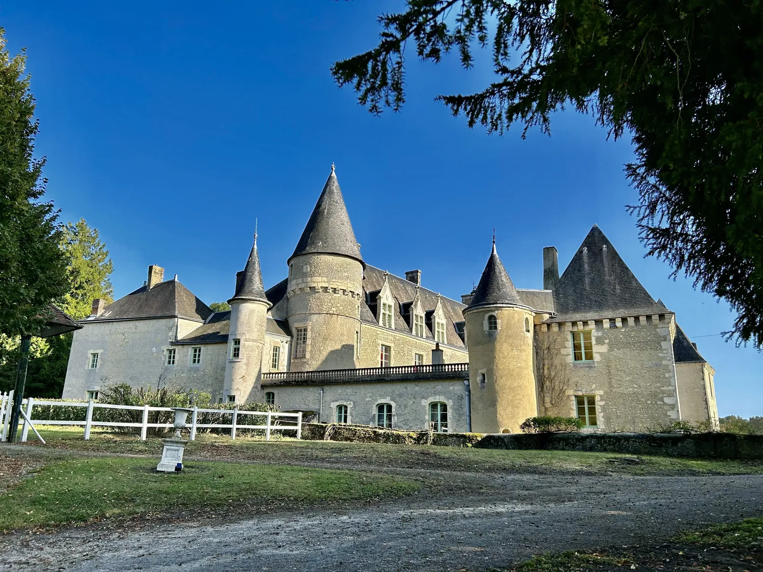 Image qui illustre: Visite guidée du château à La Chapelle-Souëf - 0