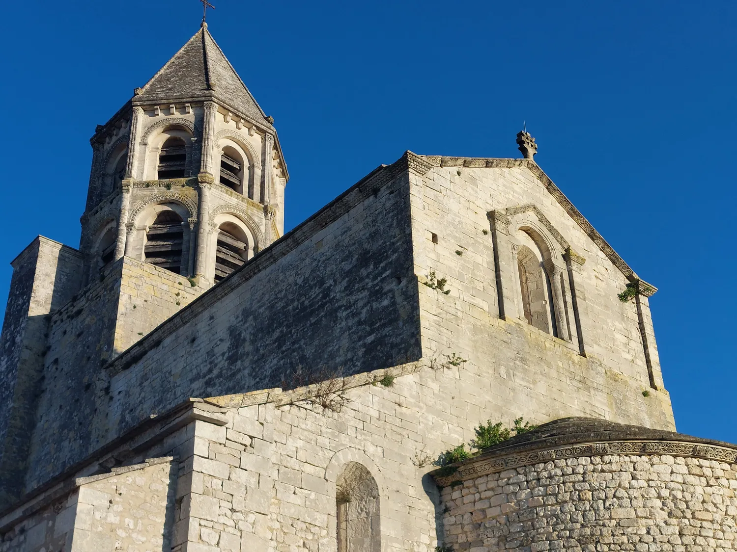 Image qui illustre: Visite église Saint-Michel de La Garde-Adhémar à La Garde-Adhémar - 0