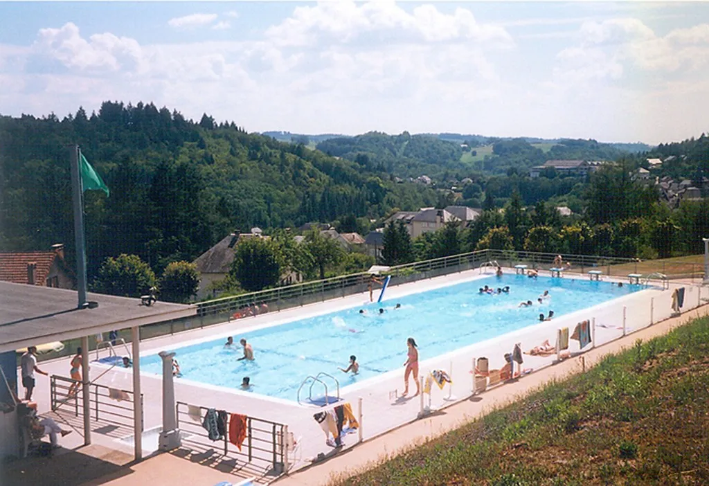 Image qui illustre: Piscine Municipale D'été De Corrèze à Corrèze - 0