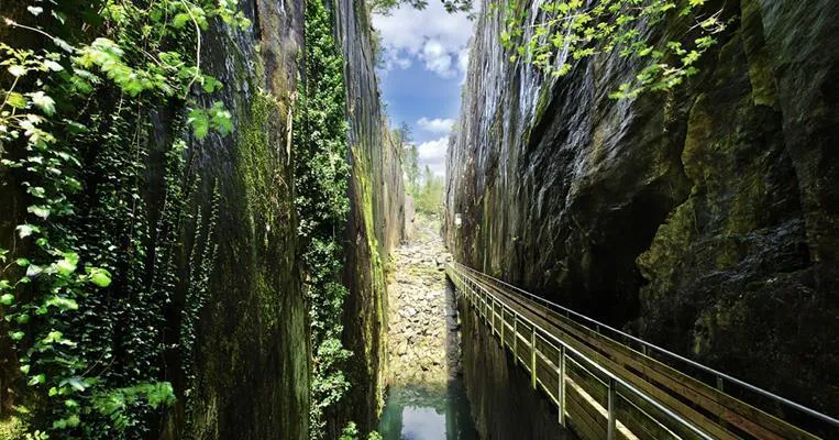 Image qui illustre: Les Pans de Travassac