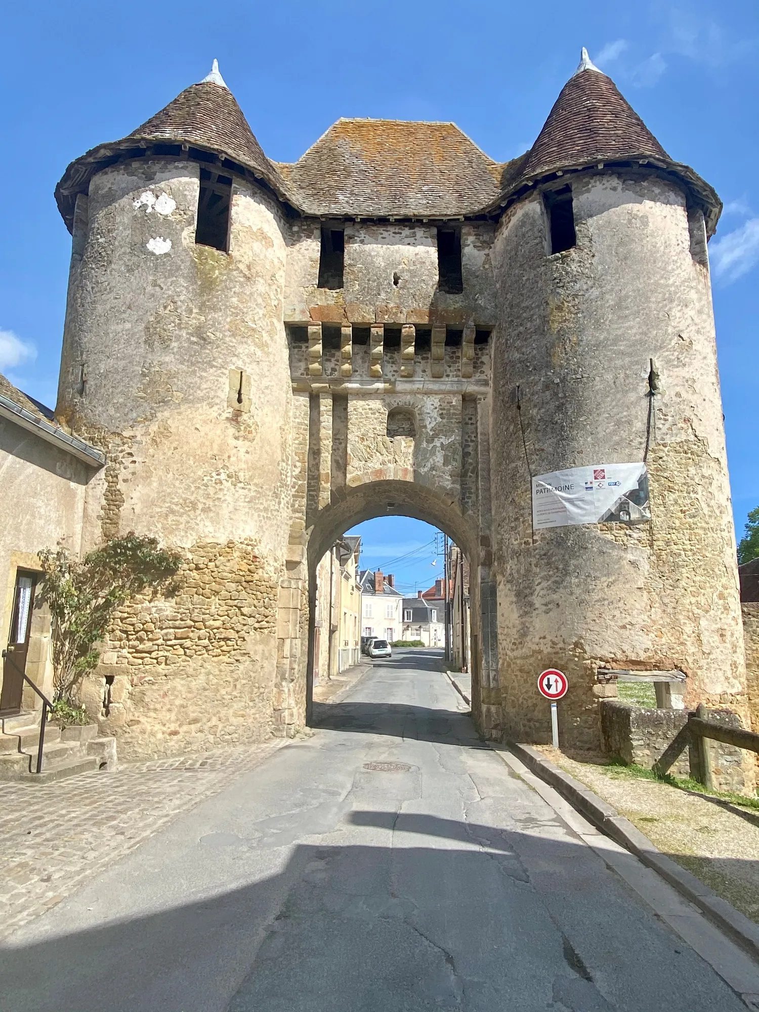 Image qui illustre: Porte de Champagne à Levroux - 0