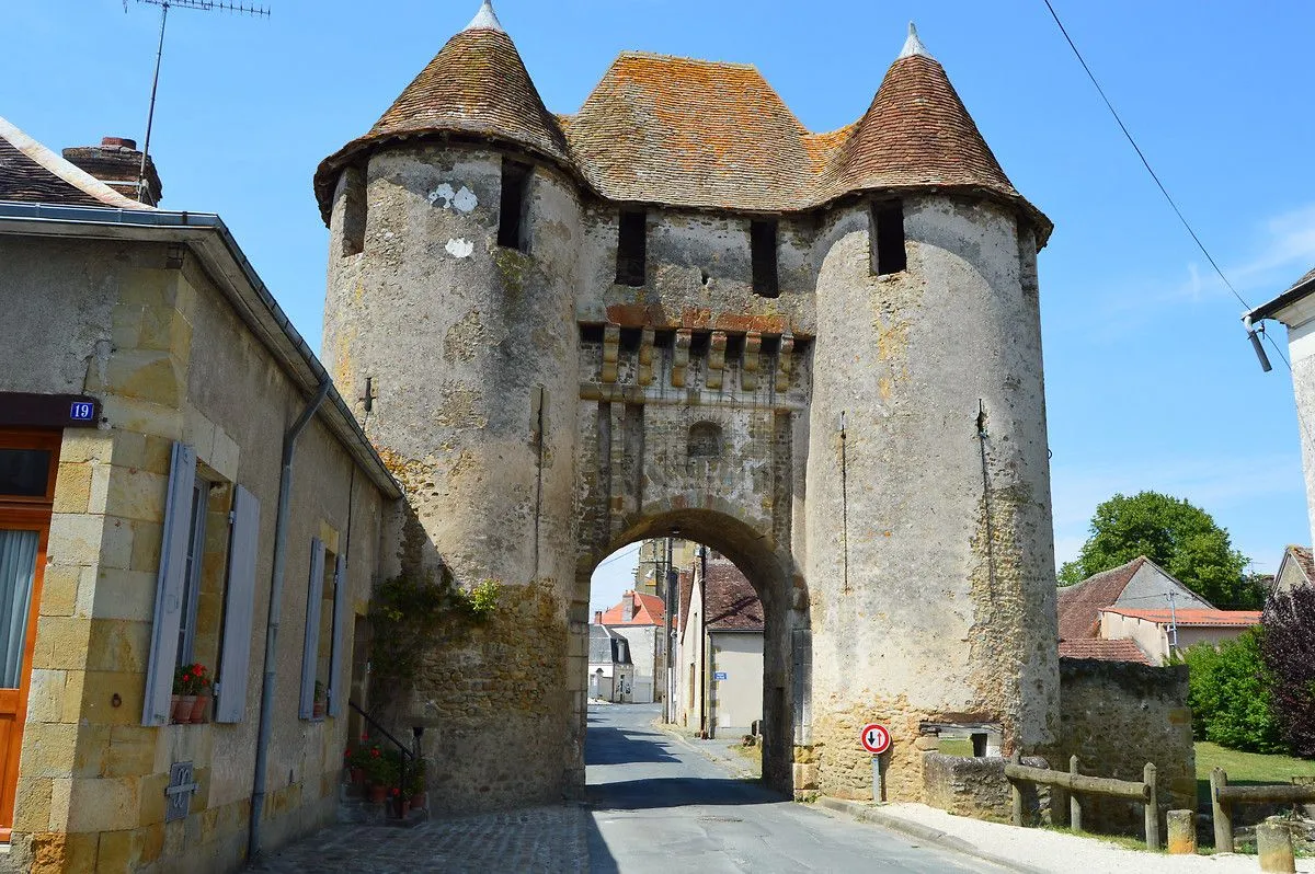 Image qui illustre: Porte de Champagne à Levroux - 2