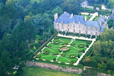 Image qui illustre: Château de La Ballue à Bazouges-la-Pérouse - 0