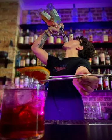 Image qui illustre: Earth'K Bar à tapas et cocktails