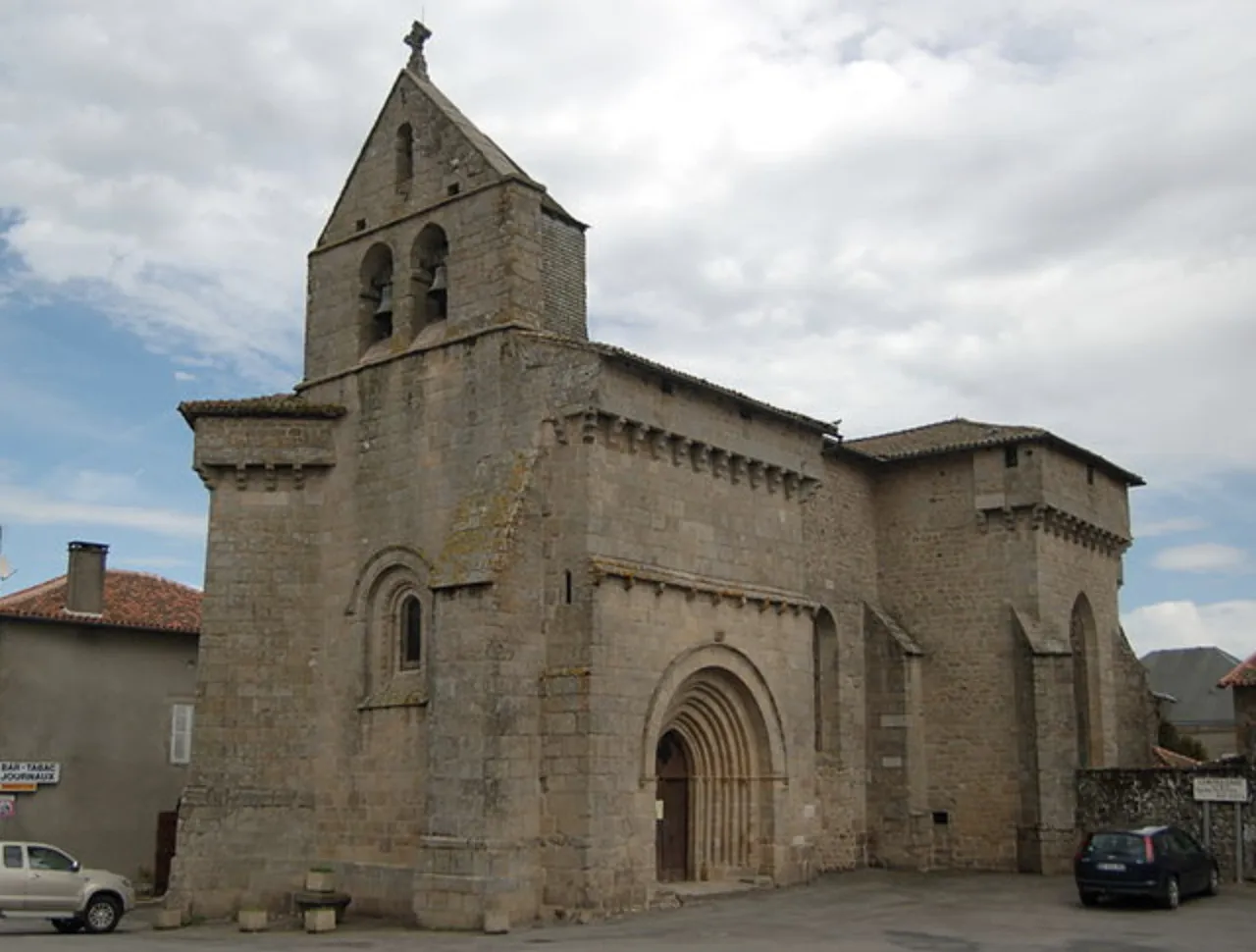 Image qui illustre: Visite guidée de l'église fortifiée de Compreignac à Compreignac - 0