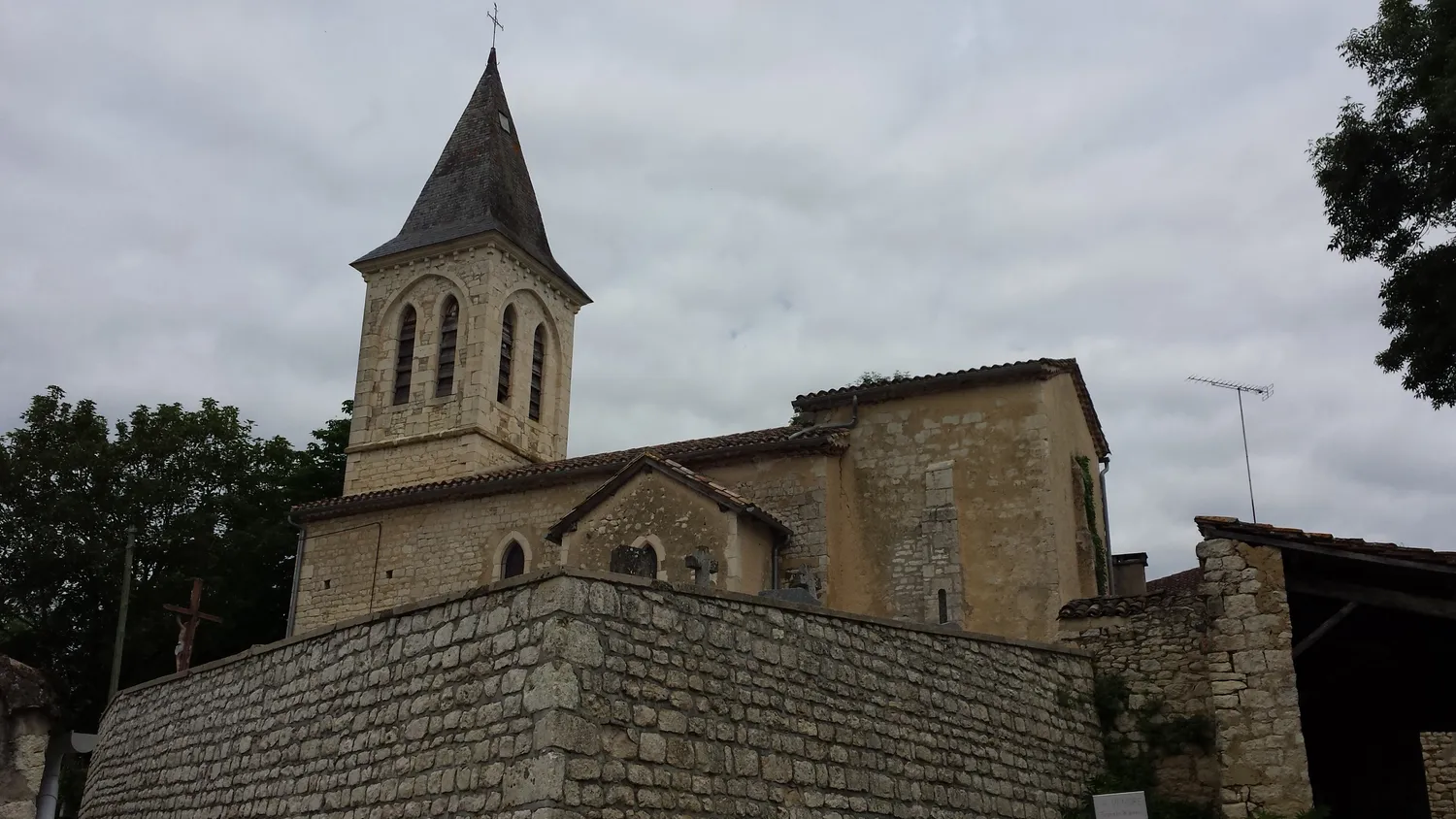 Image qui illustre: Église Saint-pierre De Rouillac à Montcuq-en-Quercy-Blanc - 0