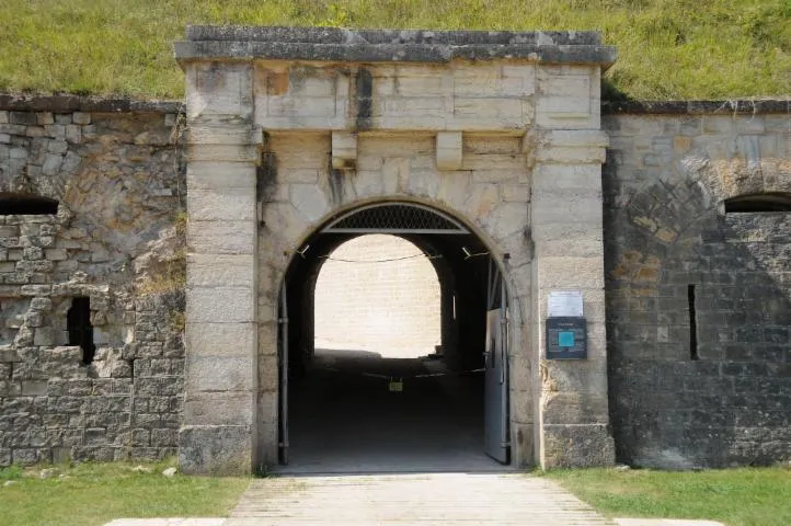 Image qui illustre: Fort Du Mont-bart