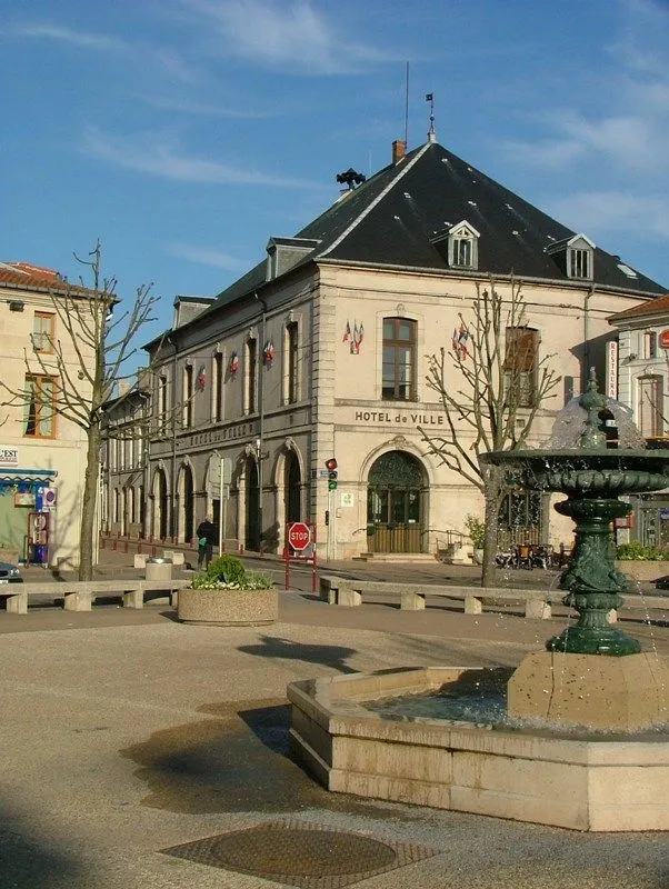 Image qui illustre: Hôtel De Ville à Ligny-en-Barrois - 0