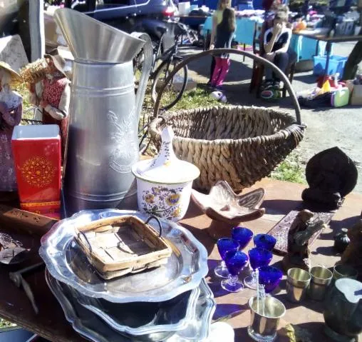 Image qui illustre: Brocante - Vide-greniers