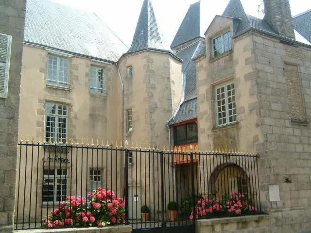Image qui illustre: Visite guidée du tribunal de commerce d'Alençon