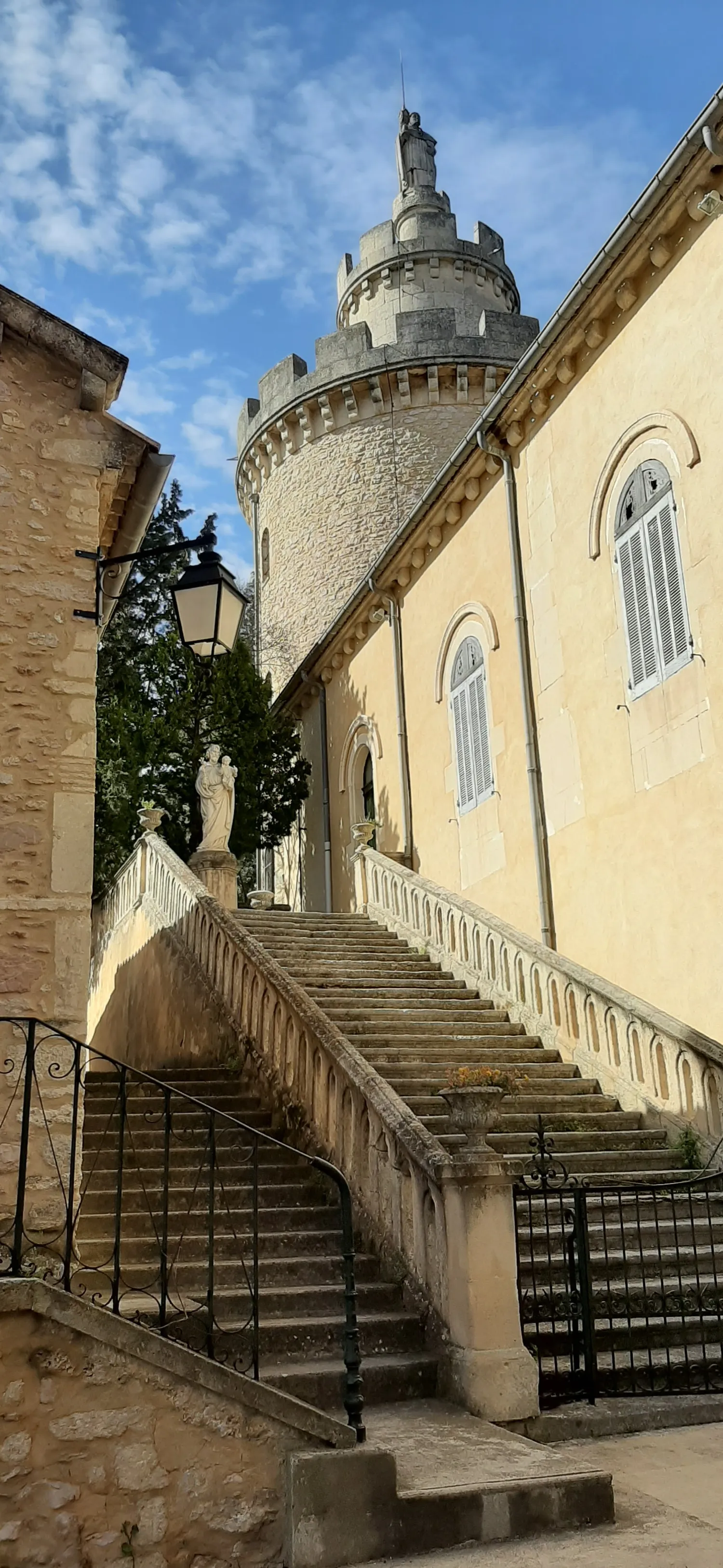 Image qui illustre: Abbaye Saint Michel De Frigolet à Tarascon - 1