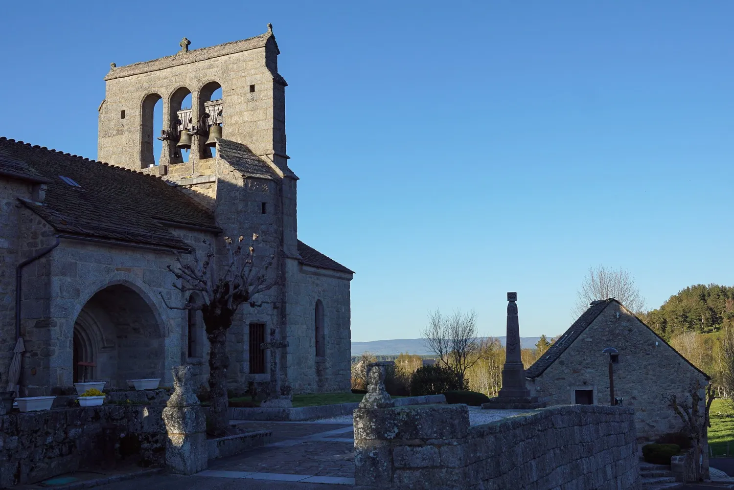 Image qui illustre: Eglise Saint-julien De La Fage à La Fage-Saint-Julien - 1