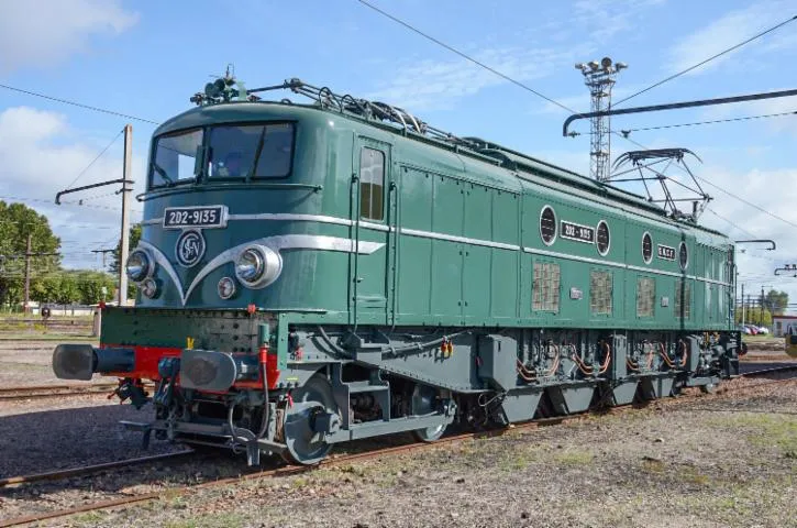 Image qui illustre: Visite de la locomotive électrique 2D2-9135 sur le site ferroviaire de Laroche-Migennes