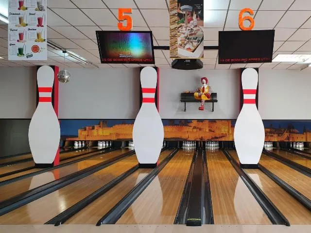 Image qui illustre: Planète Bowling