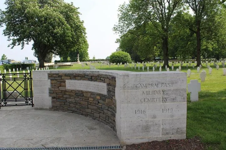 Image qui illustre: Cimetière Militaire Allemand De La Route De Solesmes Et Cambrai East Military Cemetery
