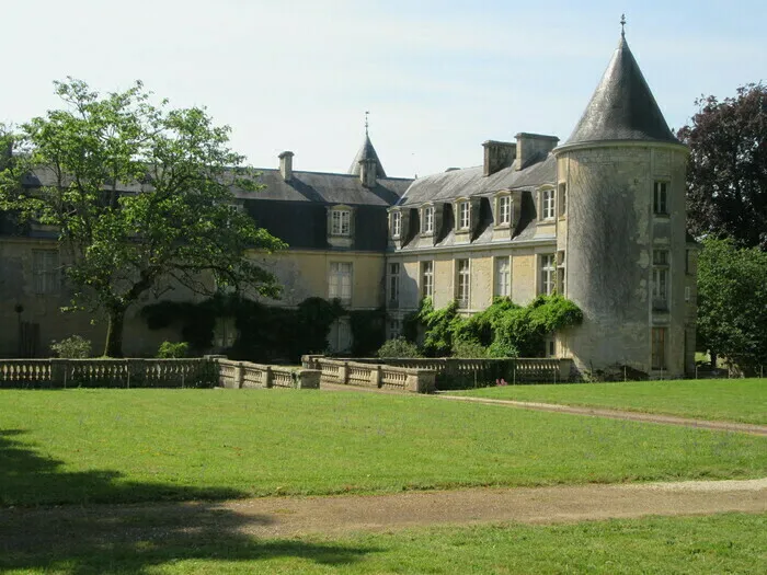 Image qui illustre: Visite Guidée du château des Ousches à Marcillé - 0