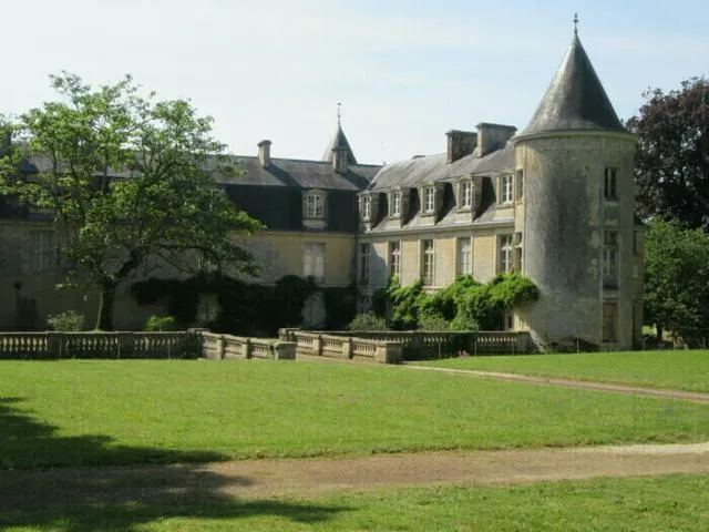 Image qui illustre: Visite Guidée du château des Ousches