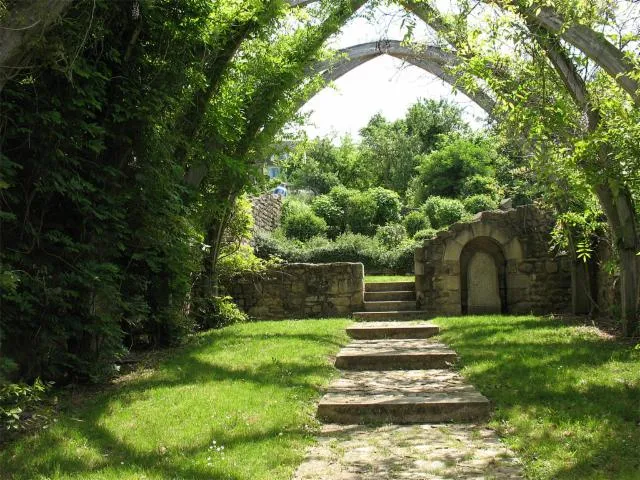 Image qui illustre: Le Jardin De La Chapelle Blanche