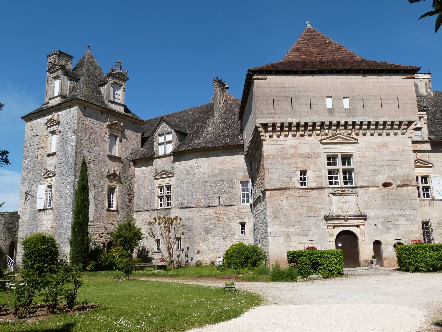 Image qui illustre: Château De Cénevières à Cénevières - 2