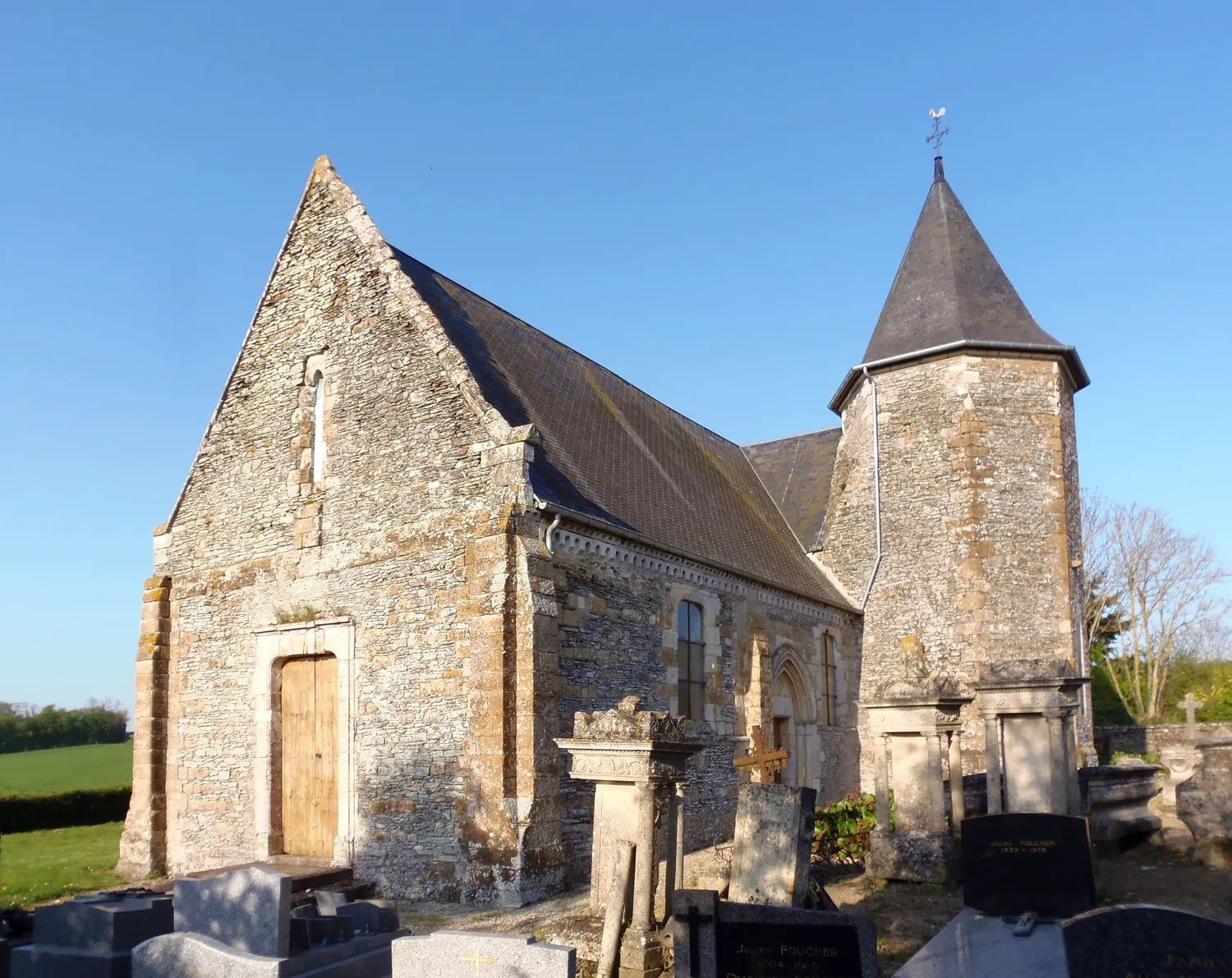 Image qui illustre: Eglise Saint Gerbold Et Saint Jacques à Montigny - 0