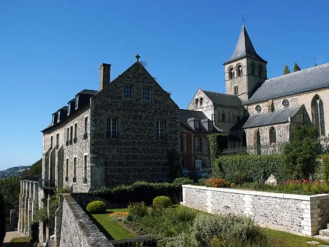 Image qui illustre: Abbaye de Graville 