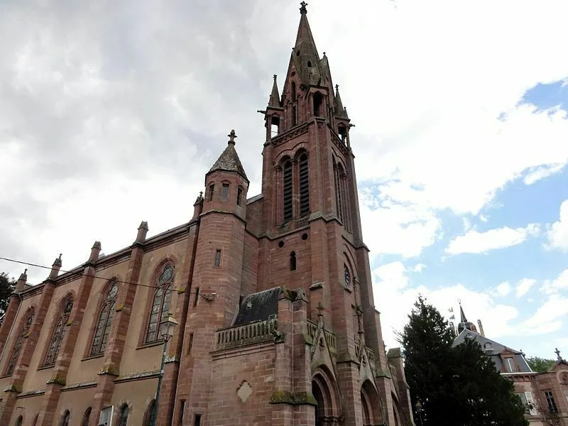 Image qui illustre: Découvrez une église protestante de style néo-gothique à Frœschwiller - 0
