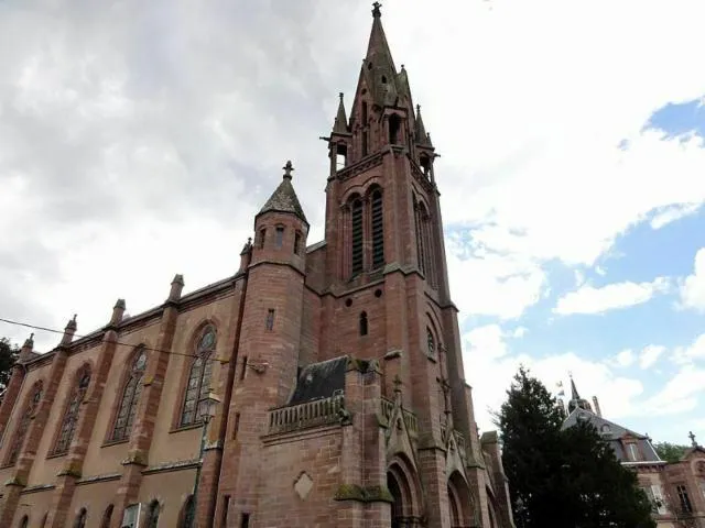 Image qui illustre: Découvrez une église protestante de style néo-gothique