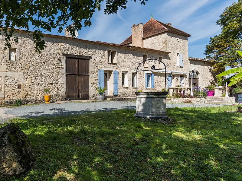 Image qui illustre: Château De L'hermitage à Saint-Martin-du-Puy - 0
