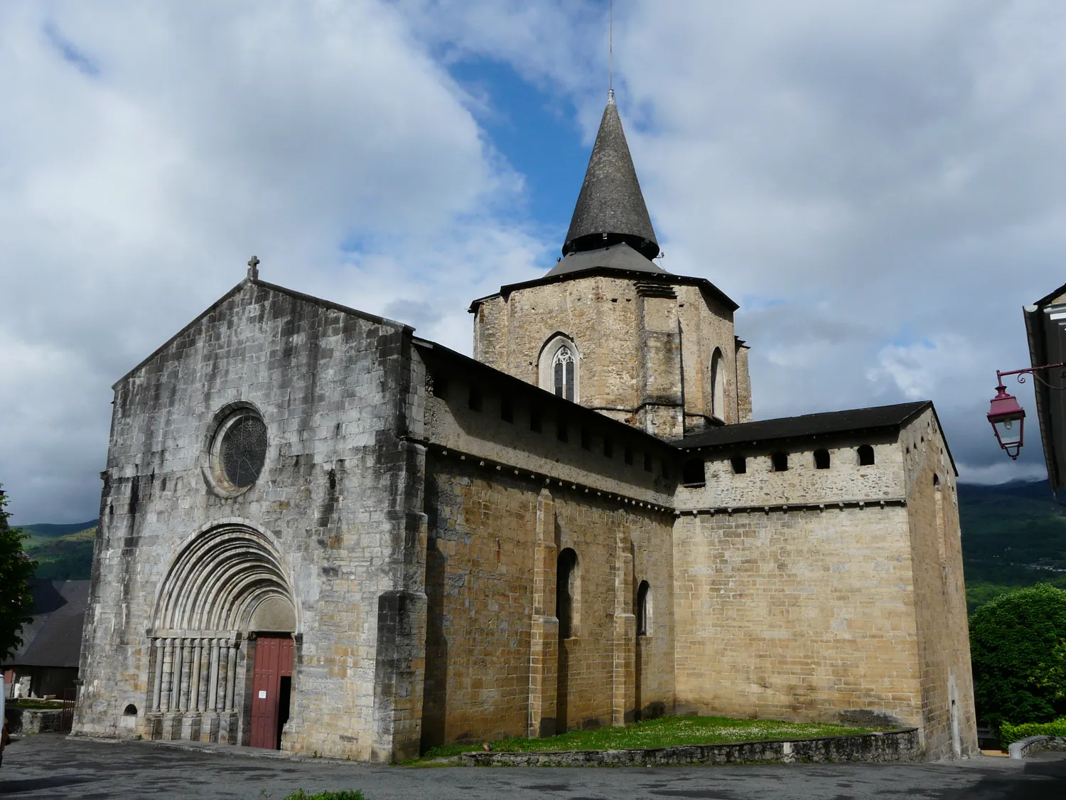 Image qui illustre: Abbaye de Saint-Savin à Saint-Savin - 1