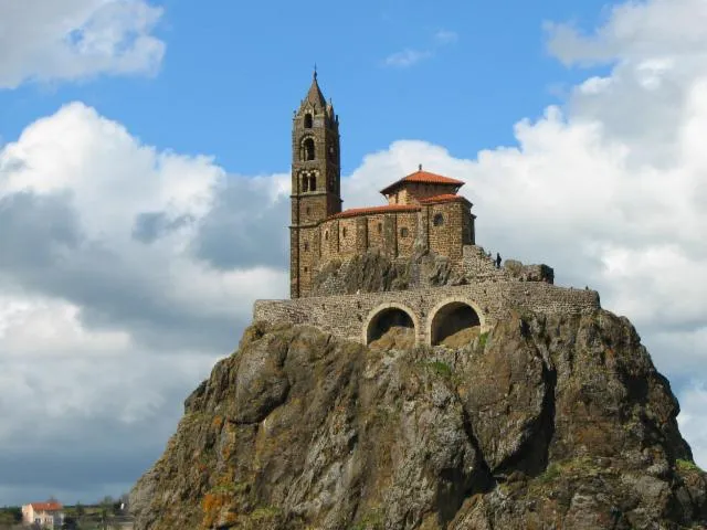 Image qui illustre: Rocher et Chapelle Saint-Michel d'Aiguilhe