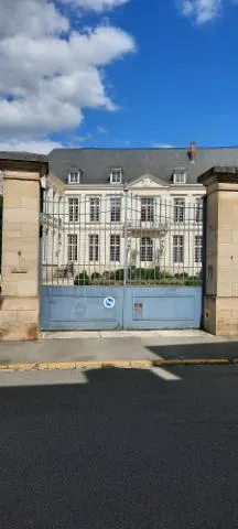 Image qui illustre: Hôtel de la sous-préfecture