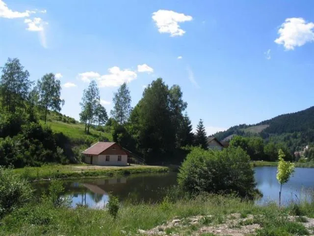 Image qui illustre: Circuit Poussettes L'etang Des Chauproyes