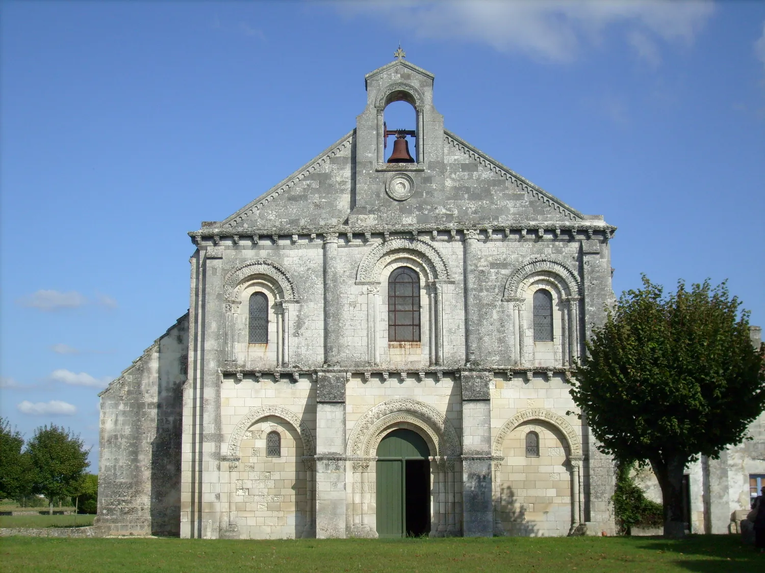Image qui illustre: Eglise De Sainte-gemme à Sainte-Gemme - 0
