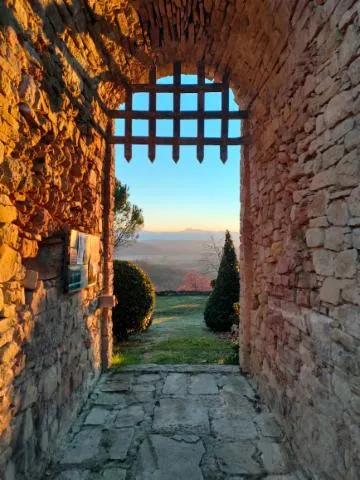 Image qui illustre: Château Fort De Saint-marcet