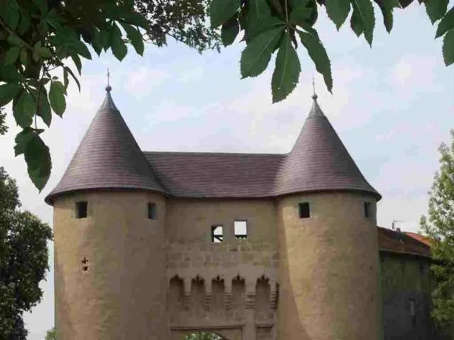 Image qui illustre: Château Des Évèques