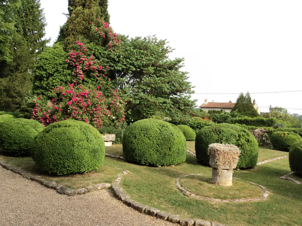Image qui illustre: Jardin Du Prieuré De Laverré à Aslonnes - 0