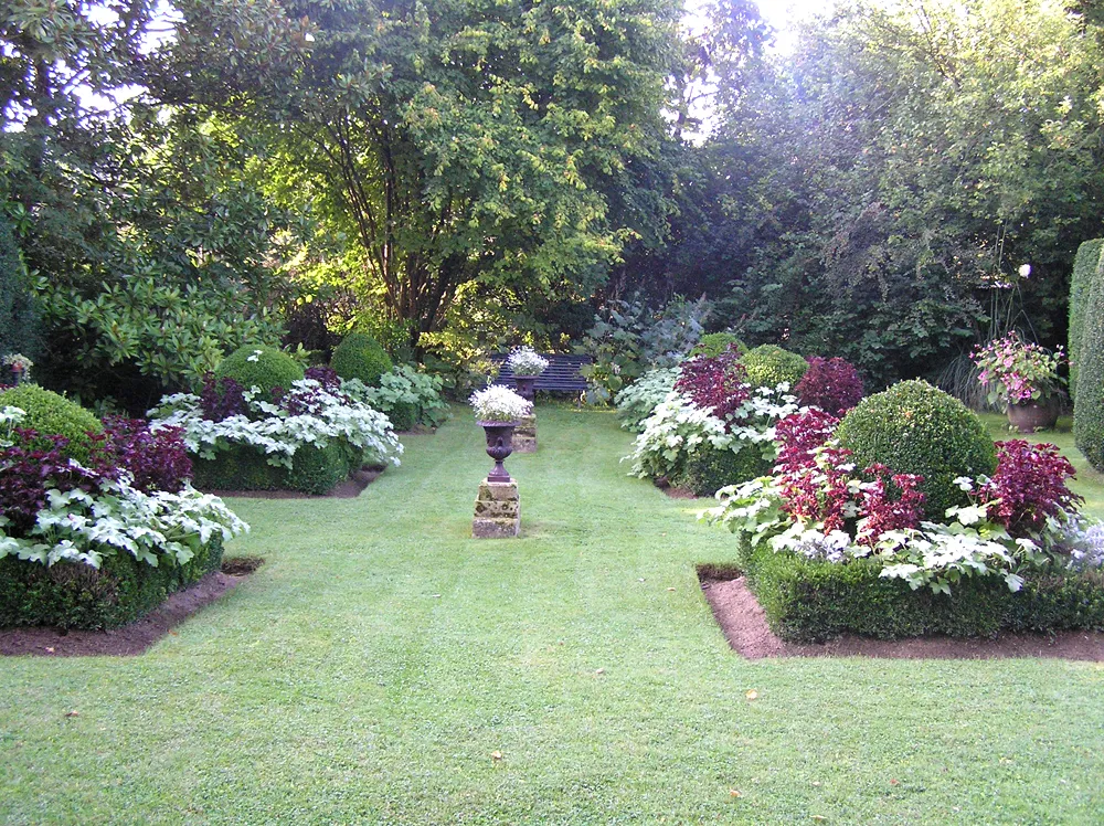 Image qui illustre: Jardin Du Prieuré De Laverré à Aslonnes - 1