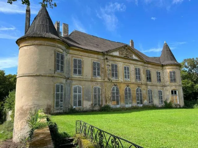 Image qui illustre: Visitez un château au sein de la même famille depuis le XVIIe