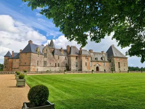 Image qui illustre: Visite libre du château à Carrouges - 0