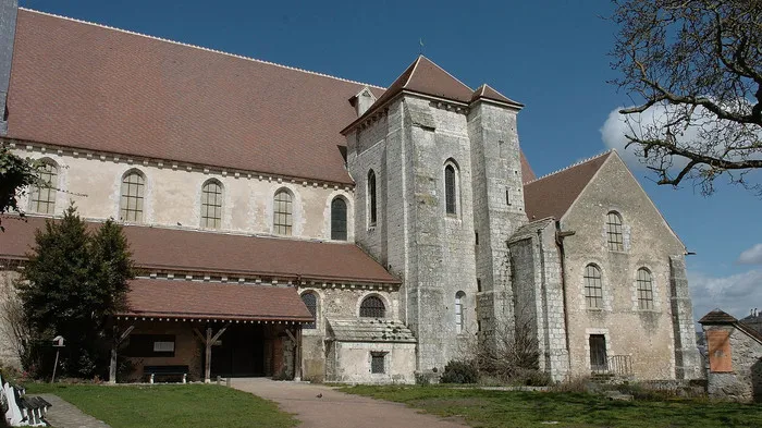 Image qui illustre: Collégiale Saint-André à Chartres - 0