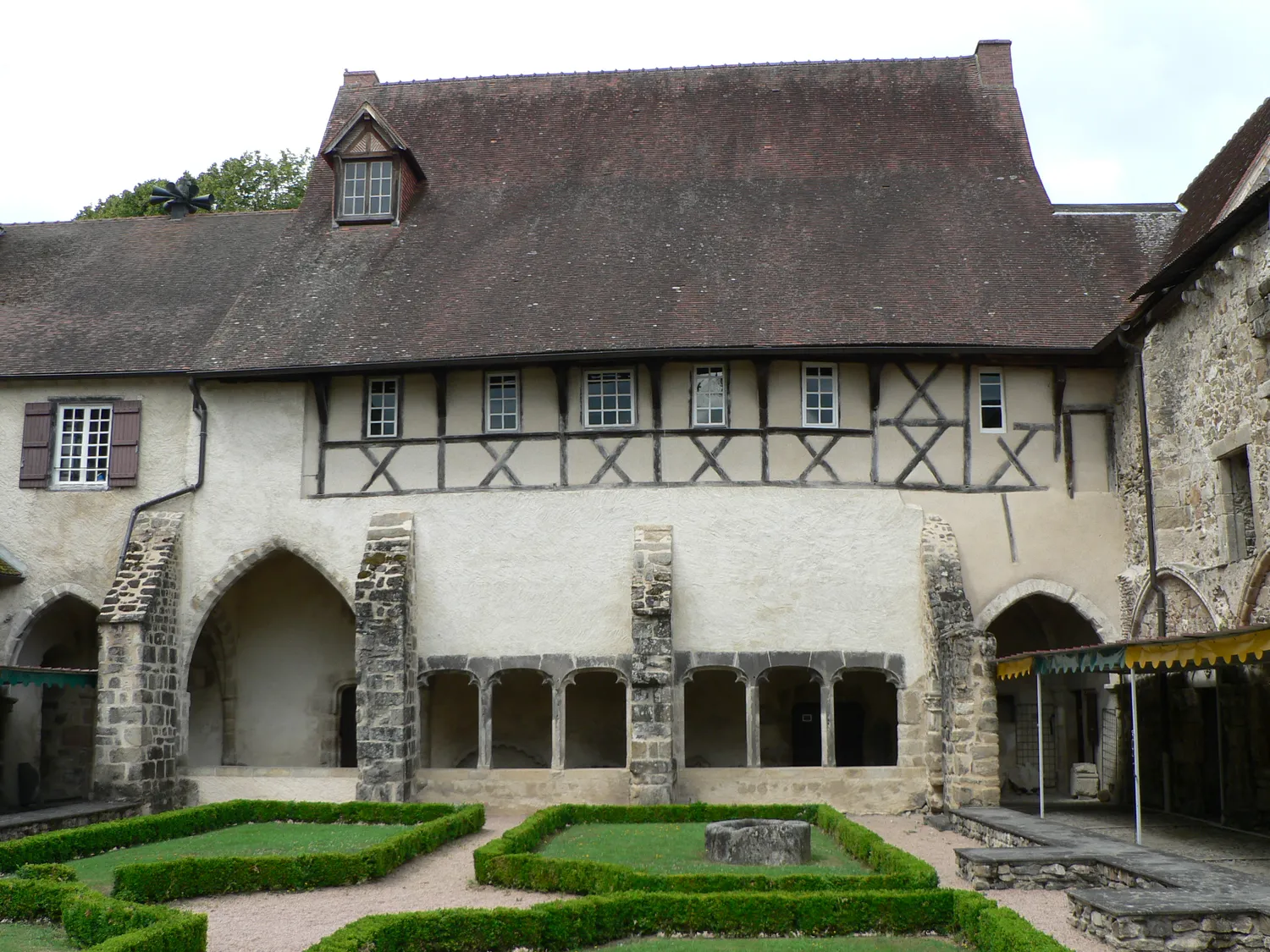 Image qui illustre: Abbaye De Menat à Menat - 0