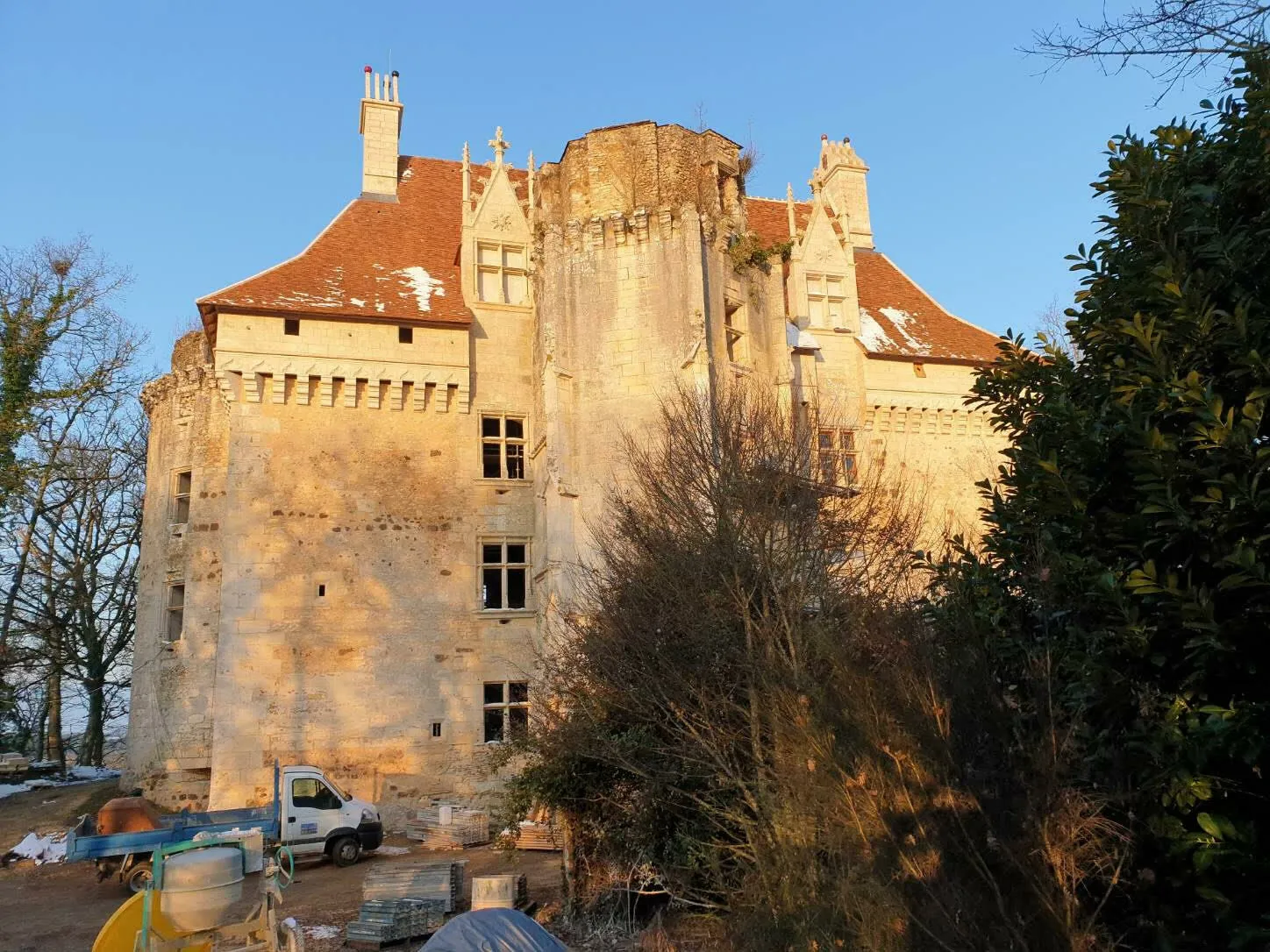Image qui illustre: Venez découvrir le château de l'Herm accompagné d'un guide ! à Rouffignac-Saint-Cernin-de-Reilhac - 0