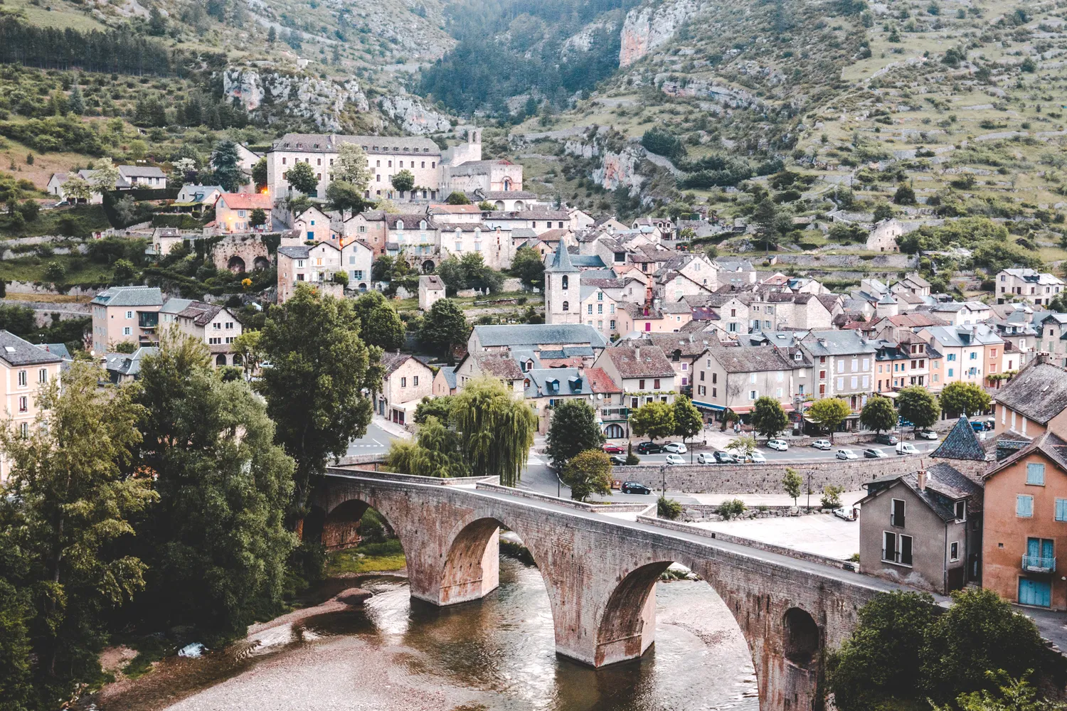 Image qui illustre: Pont De Sainte-enimie à Gorges du Tarn Causses - 0