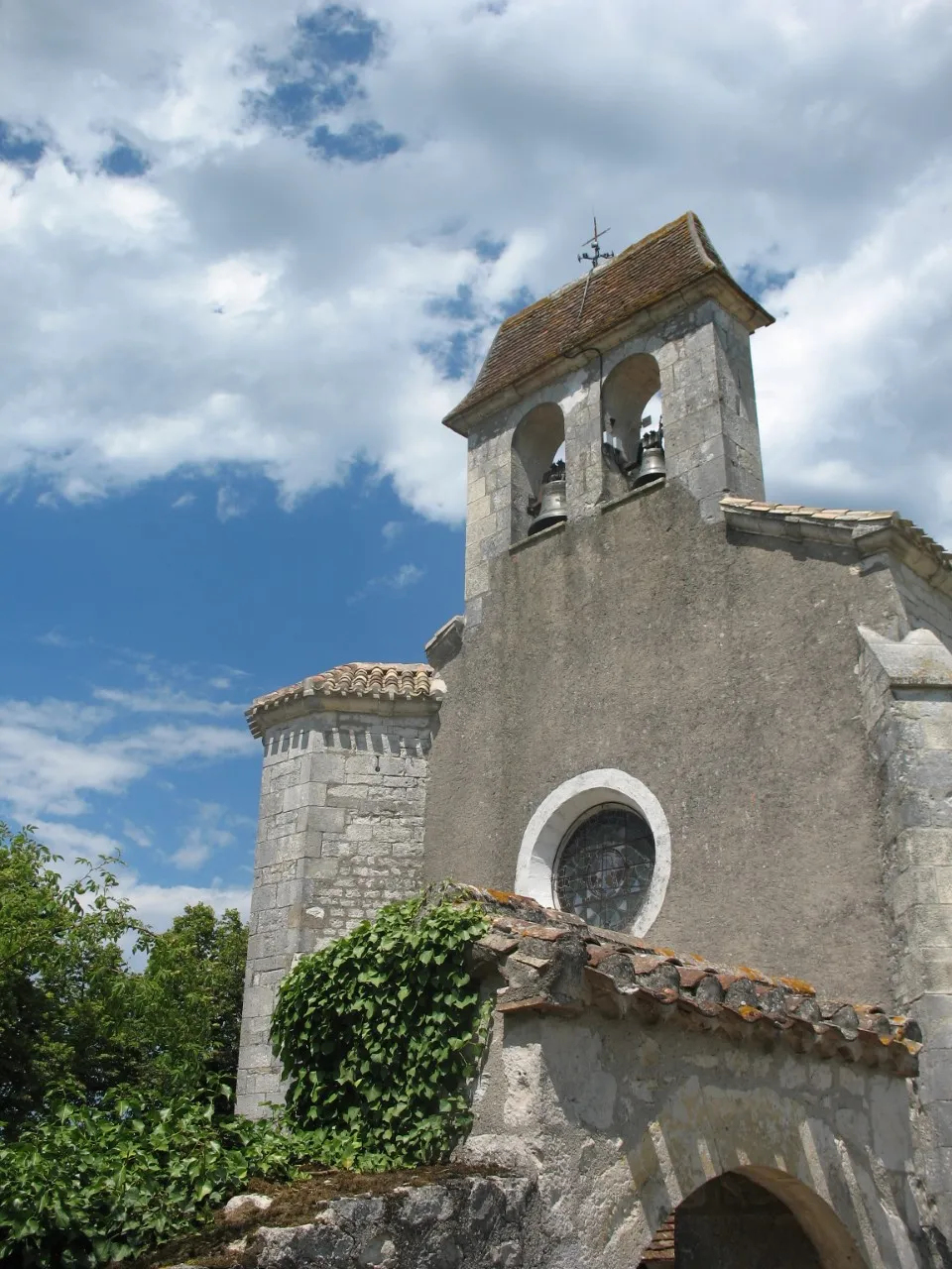 Image qui illustre: Eglise Saint-michel à Villesèque - 0
