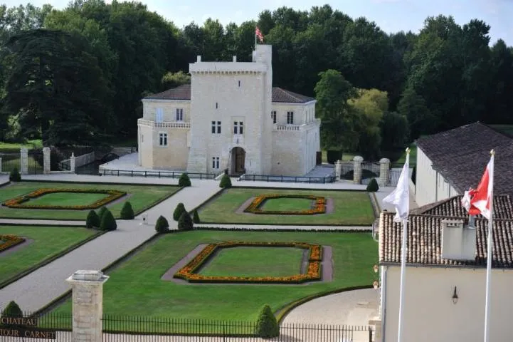 Image qui illustre: Château La Tour Carnet