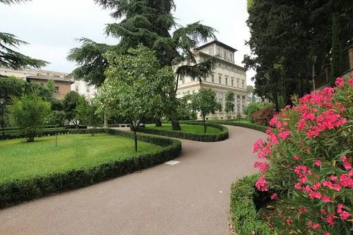 Image qui illustre: Découverte du jardin historique d'Agostino Chigi dans la Villa Farnesina