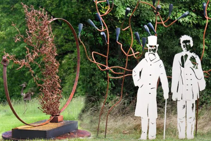 Image qui illustre: Sculptures au jardin